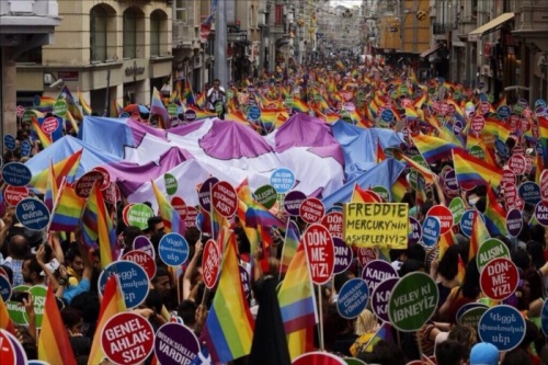 Haber | 10 Binler yrd, stiklal caddesi yerinden oynad