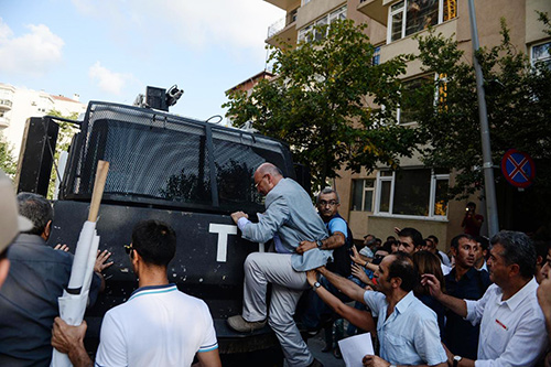 Haber | TOMAlara fsldayan vekil Tanal: TOMAy durdurmak grevim!